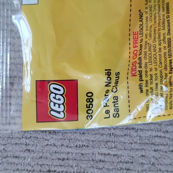 Santa LEGO & Plush Throw, Christmas Blanket - Picture 7 of 7